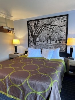 Super 8 by Wyndham Vancouver East