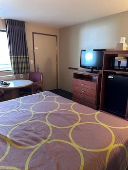 Super 8 by Wyndham Vancouver East