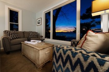 Looking Glass B&B