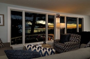 Looking Glass B&B