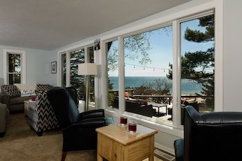 Looking Glass B&B