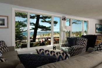 Looking Glass B&B
