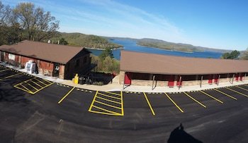 Pointe West Resort & Suites