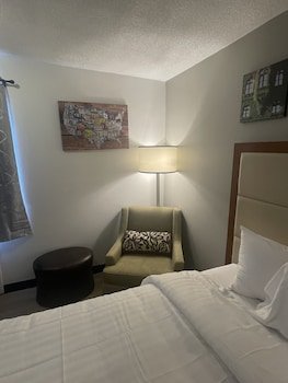 Days Inn by Wyndham Erie