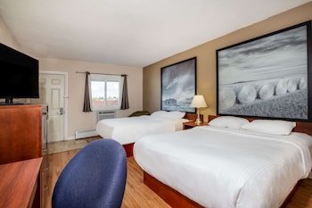 Super 8 by Wyndham Smoky Lake