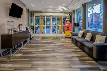 La Quinta Inn & Suites by Wyndham Anaheim