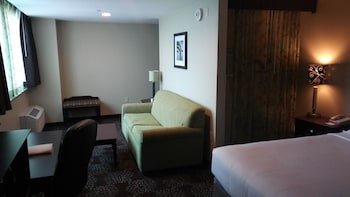 Holiday Inn Express & Suites Pittsburgh West - Green Tree