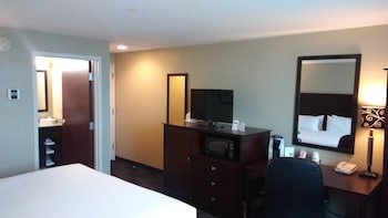 Holiday Inn Express & Suites Pittsburgh West - Green Tree