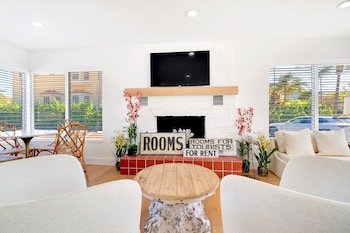 Gondolier Apartments & Inn