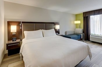 Holiday Inn Express & Suites Dayton-Centerville