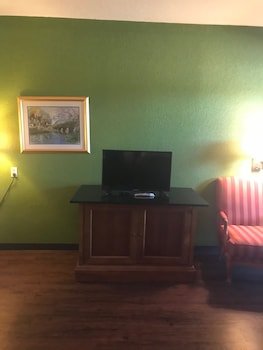 Day N Night Inn