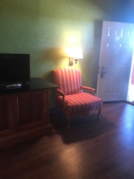 Day N Night Inn