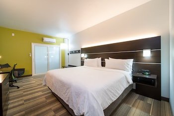 Holiday Inn Express Hotel & Suites Bedford