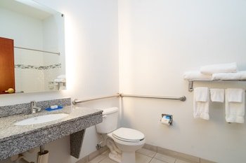 Holiday Inn Express Hotel & Suites Bedford