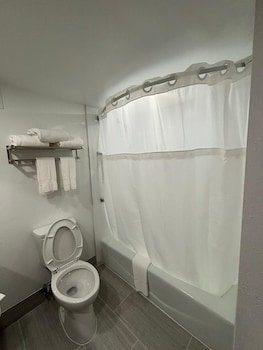 Travelodge by Wyndham Williamsburg I-64