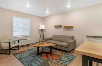 Extended Stay America Select Suites Louisville Airport