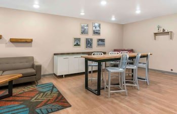 Extended Stay America Select Suites Louisville Airport