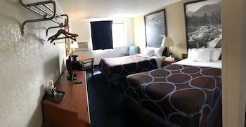Super 8 by Wyndham Montgomery Maybrook