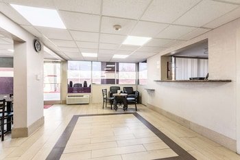 Econo Lodge Inn & Suites Near Bricktown