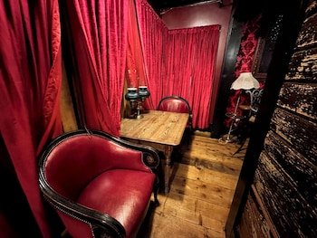 Redlight Historic Bunk Hotel and Speakeasy