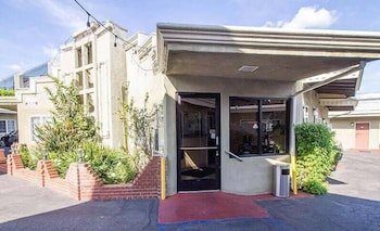 Carlton Motor Lodge