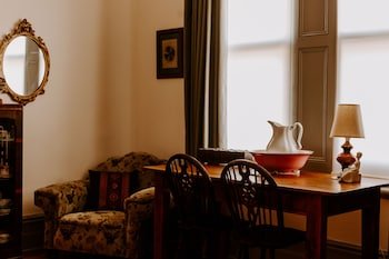 Strathbourne Accommodation - Hamilton House