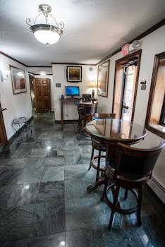 The Holland Hotel