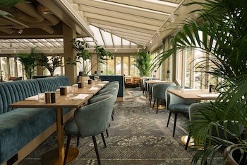 Carlton Oasis