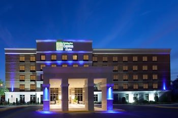 Holiday Inn Express Hotel & Suites Laurel