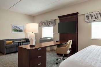 Hampton Inn & Suites Pittsburgh Waterfront West Homestead