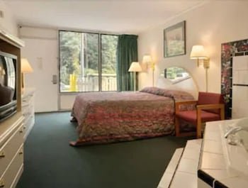 Super 8 by Wyndham Carlisle North