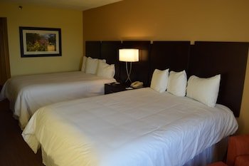 Bridge Point Hotel & Marina