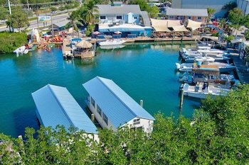 Aqua Lodges At Hurricane Hole Marina