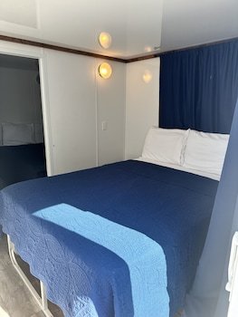 Aqua Lodges At Hurricane Hole Marina