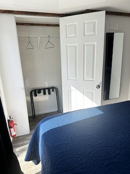 Aqua Lodges At Hurricane Hole Marina