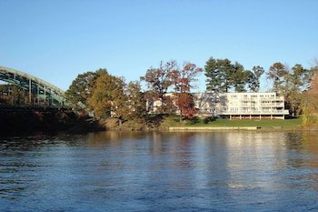 Riverside Hotel