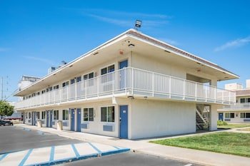 Motel 6 Williams