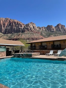 Bumbleberry Inn