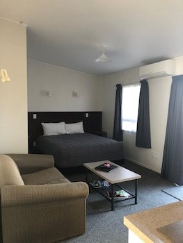 Thornton Lodge Motel