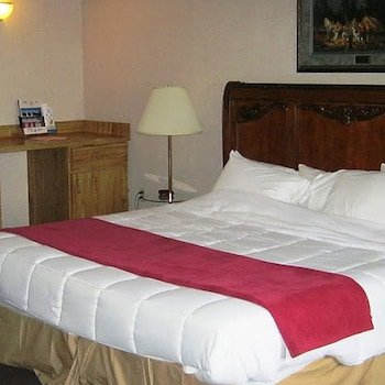 Voyageur Inn and Conference Center