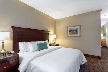 Hawthorn Extended Stay by Wyndham West Palm Beach