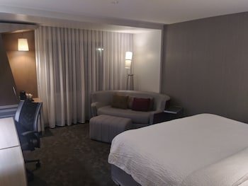 Courtyard Lenox Berkshires