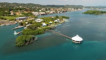 Barefoot Cay Boutique Resort & Marina