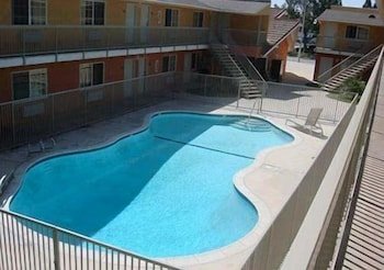 Chateau Inn & Suites