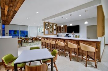 Fairfield Inn & Suites by Marriott Orlando at FLAMINGO CROSSINGS Town Center