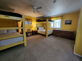 Inn The Clouds Hostel & Inn