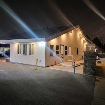 Deluxe Inn Redwood City