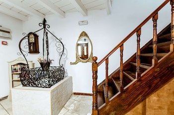 Bozzali Deluxe Hotel