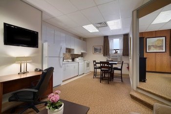 Days Inn & Suites by Wyndham Sault Ste. Marie ON