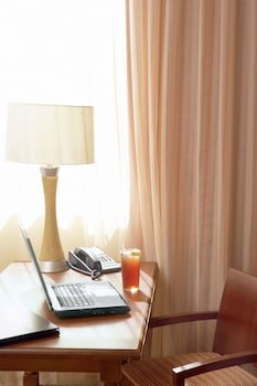Country Inn & Suites by Radisson, Cedar Rapids Airport, IA
